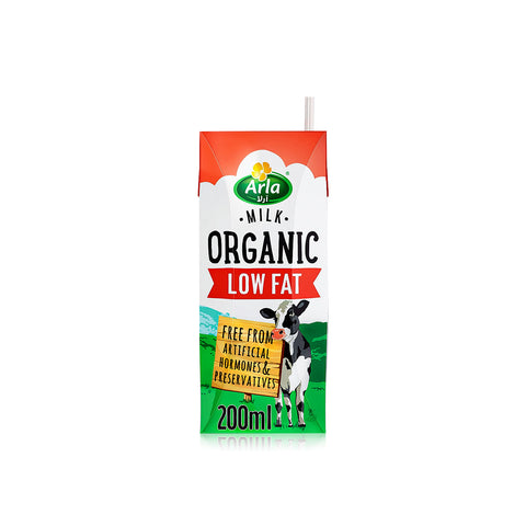 A carton of Arla Organic Low Fat Milk, with a capacity of 200ml, labeled as free from hormones and preservatives.